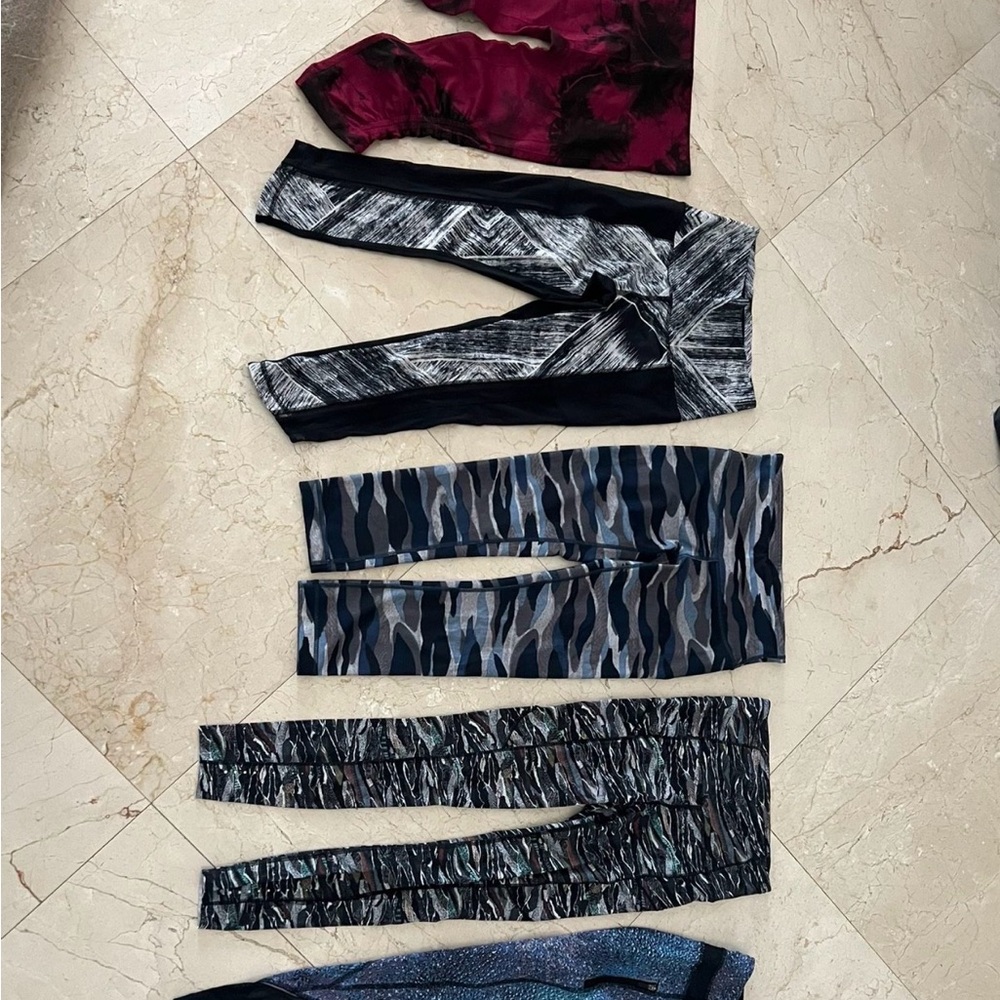 Set of FIVE (5) LULULEMON Patterned Leggings SIZE 4.  Bundle Flash sale!!!!